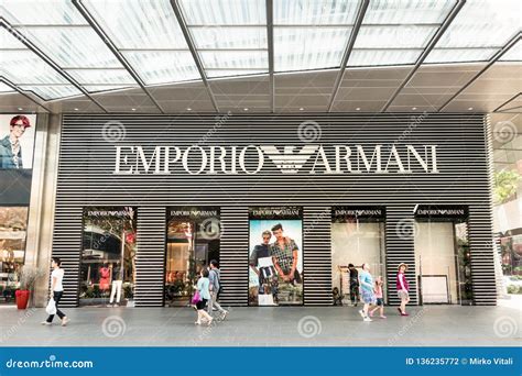 armani tienda.